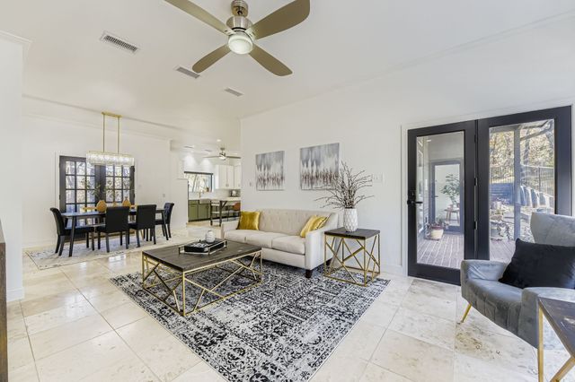 900 Pioneer Circle E, Argyle, TX 76226