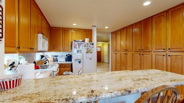 9815 Bourbon Rose Court, Bakersfield, CA 93311