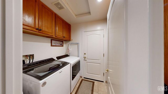 9815 Bourbon Rose Court, Bakersfield, CA 93311
