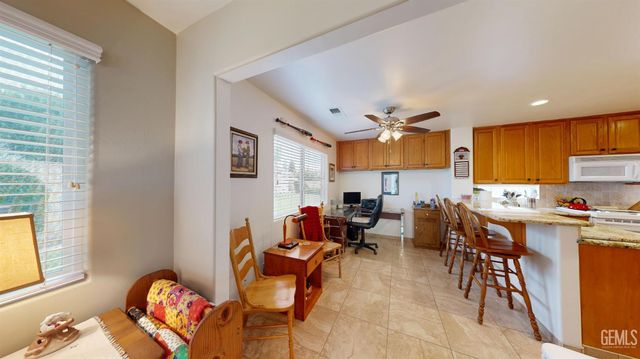 9815 Bourbon Rose Court, Bakersfield, CA 93311