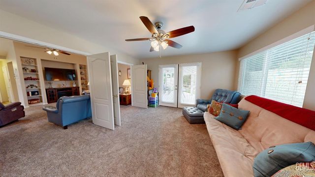 9815 Bourbon Rose Court, Bakersfield, CA 93311