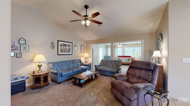 9815 Bourbon Rose Court, Bakersfield, CA 93311
