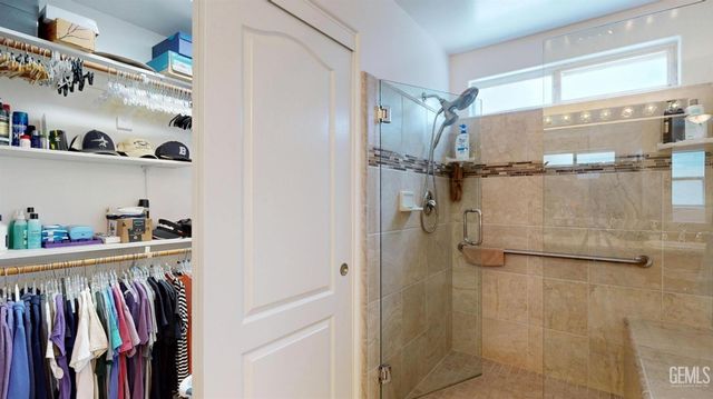 9815 Bourbon Rose Court, Bakersfield, CA 93311