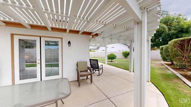 9815 Bourbon Rose Court, Bakersfield, CA 93311