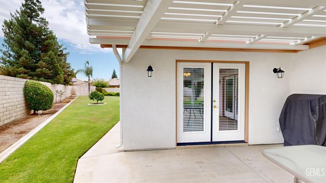 9815 Bourbon Rose Court, Bakersfield, CA 93311