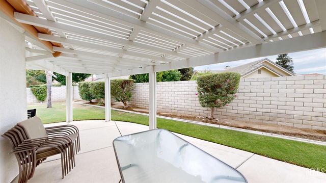 9815 Bourbon Rose Court, Bakersfield, CA 93311