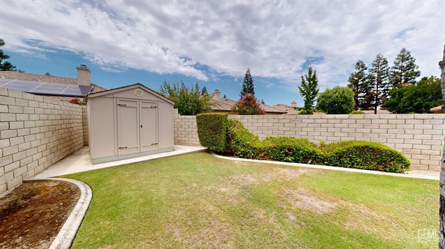 9815 Bourbon Rose Court, Bakersfield, CA 93311