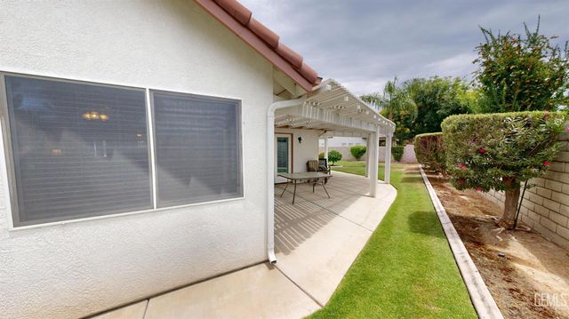 9815 Bourbon Rose Court, Bakersfield, CA 93311