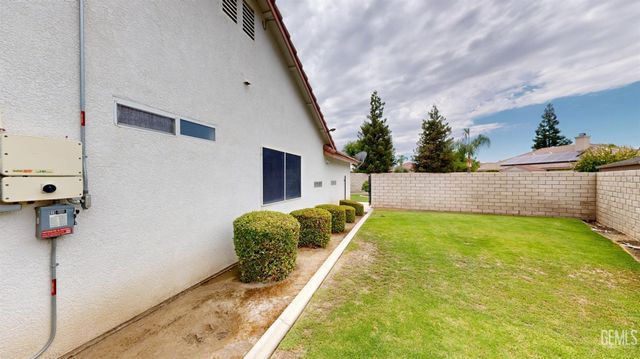 9815 Bourbon Rose Court, Bakersfield, CA 93311