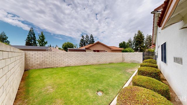 9815 Bourbon Rose Court, Bakersfield, CA 93311
