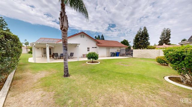 9815 Bourbon Rose Court, Bakersfield, CA 93311