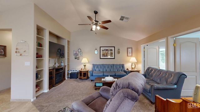 9815 Bourbon Rose Court, Bakersfield, CA 93311