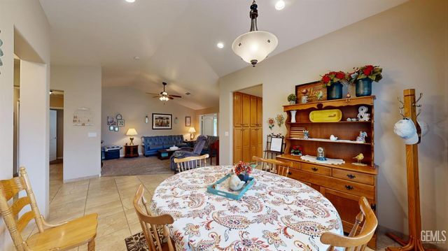 9815 Bourbon Rose Court, Bakersfield, CA 93311