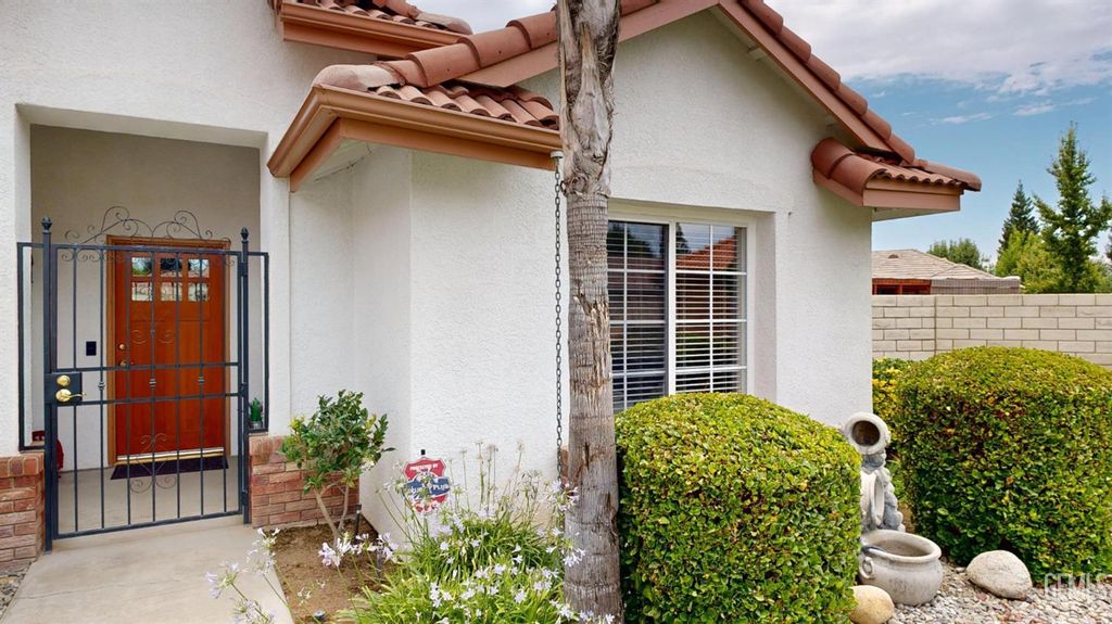 9815 Bourbon Rose Court, Bakersfield, CA 93311