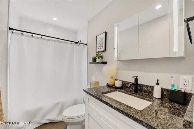 537 Roxbury Road, Belford, NJ 07718