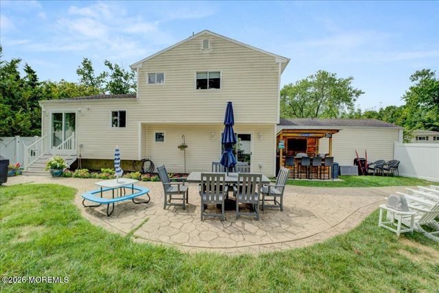 537 Roxbury Road, Belford, NJ 07718