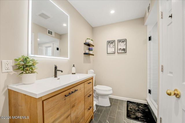 537 Roxbury Road, Belford, NJ 07718