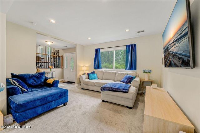 537 Roxbury Road, Belford, NJ 07718