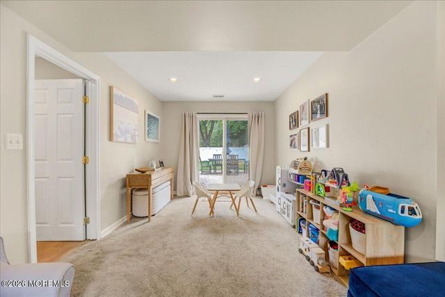 537 Roxbury Road, Belford, NJ 07718