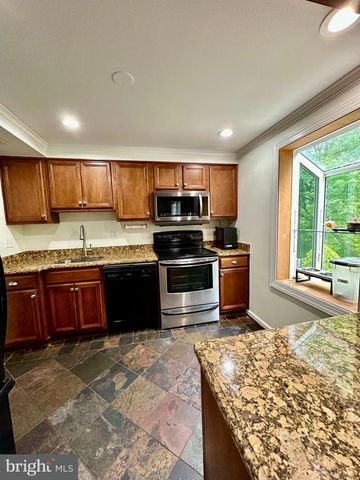 5230 LONSDALE DR, Springfield, VA 22151