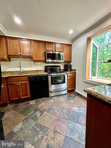5230 LONSDALE DR, Springfield, VA 22151