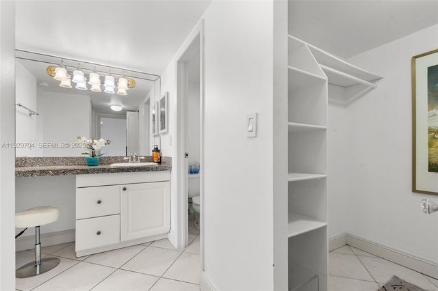 3401 N Country Club Dr 819, Aventura, FL 33180