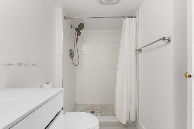 3401 N Country Club Dr 819, Aventura, FL 33180