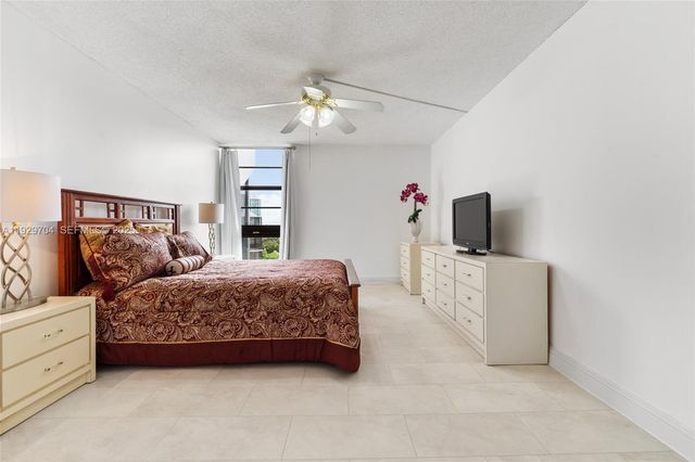 3401 N Country Club Dr 819, Aventura, FL 33180