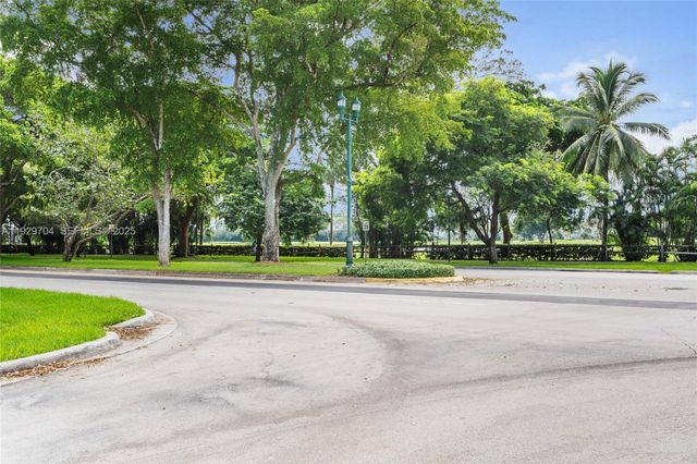 3401 N Country Club Dr 819, Aventura, FL 33180