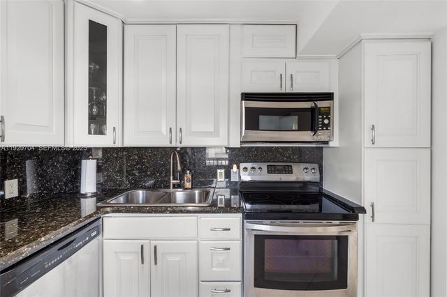 3401 N Country Club Dr 819, Aventura, FL 33180