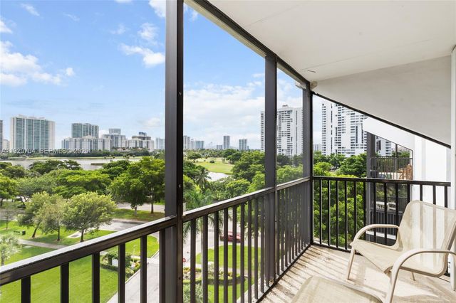 3401 N Country Club Dr 819, Aventura, FL 33180