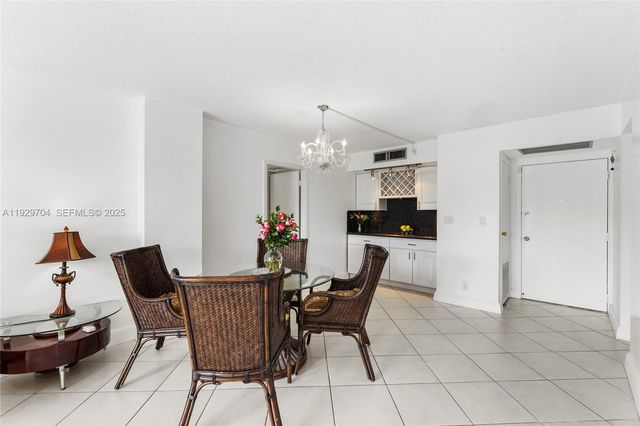 3401 N Country Club Dr 819, Aventura, FL 33180