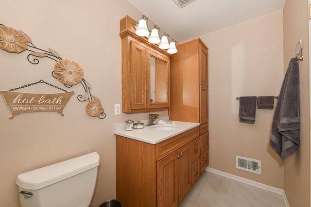 16107 W Heritage LANE, New Berlin, WI 53151