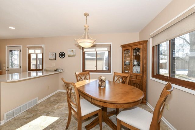 16107 W Heritage LANE, New Berlin, WI 53151