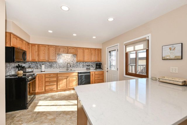 16107 W Heritage LANE, New Berlin, WI 53151