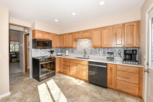 16107 W Heritage LANE, New Berlin, WI 53151