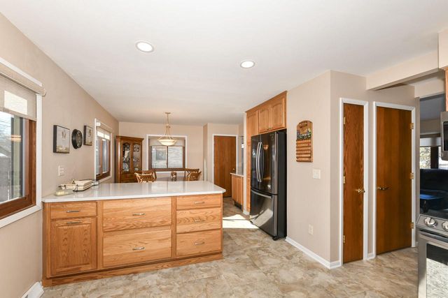 16107 W Heritage LANE, New Berlin, WI 53151