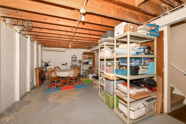 16107 W Heritage LANE, New Berlin, WI 53151