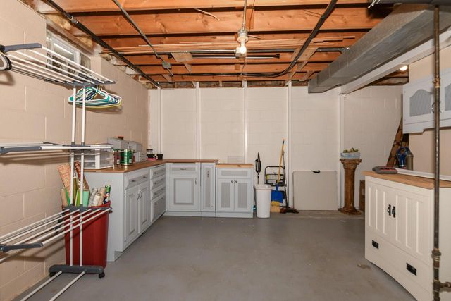 16107 W Heritage LANE, New Berlin, WI 53151