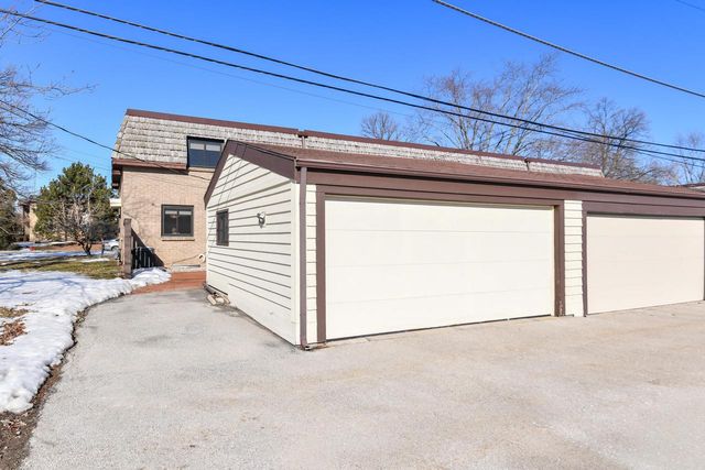 16107 W Heritage LANE, New Berlin, WI 53151