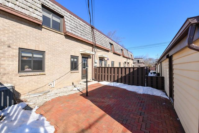 16107 W Heritage LANE, New Berlin, WI 53151