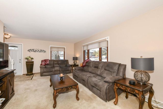 16107 W Heritage LANE, New Berlin, WI 53151