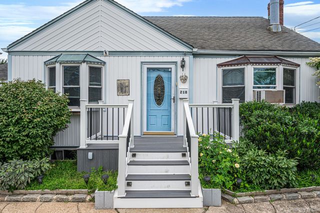 218 11th Street, West Babylon, NY 11704