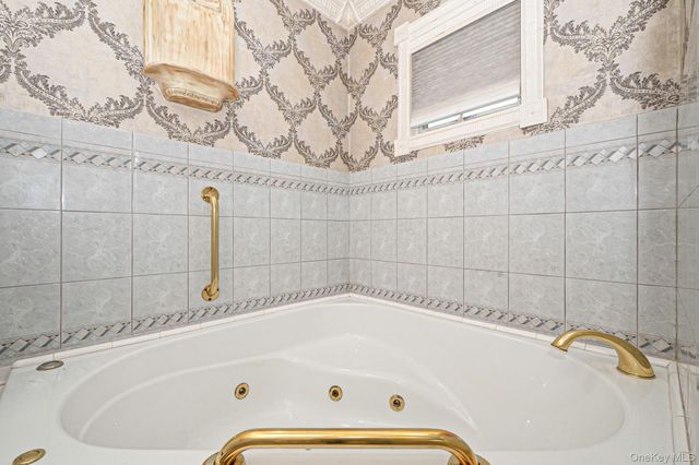 218 11th Street, West Babylon, NY 11704