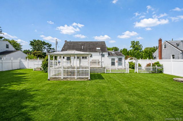218 11th Street, West Babylon, NY 11704
