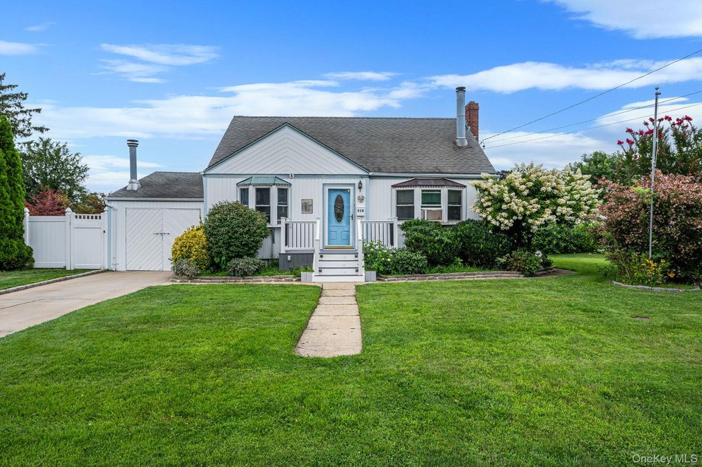 218 11th Street, West Babylon, NY 11704