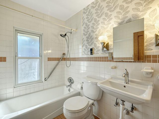 2108 Niles Avenue, Saint Paul, MN 55116