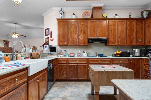 1275 FOX GLEN RD, New Braunfels, TX 78130