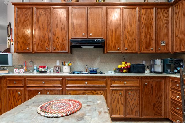 1275 FOX GLEN RD, New Braunfels, TX 78130