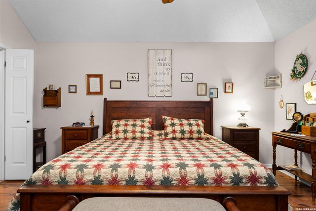 1275 FOX GLEN RD, New Braunfels, TX 78130